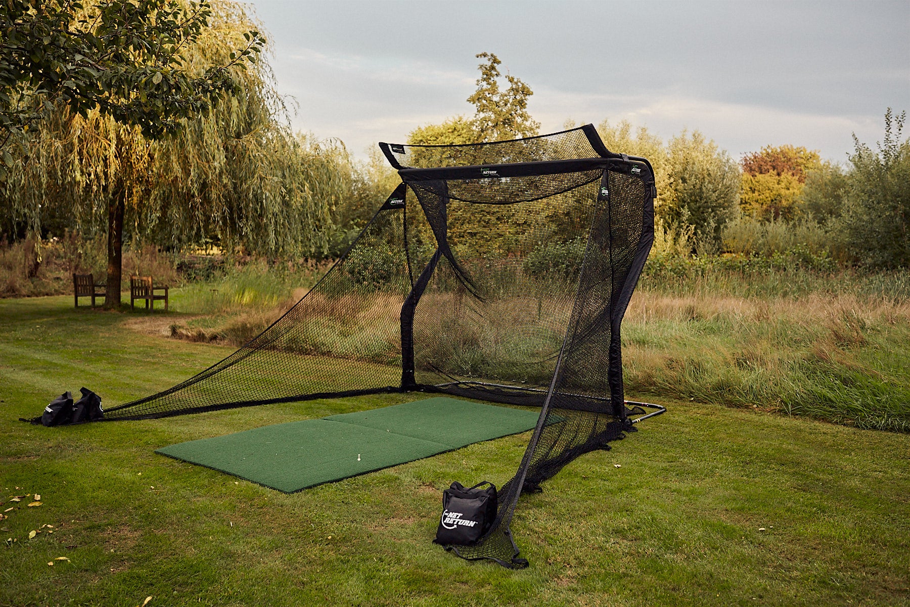 Filet de golf pro à retour net avec tapis de départ pour practice 150 x 150 cm et filets latéraux